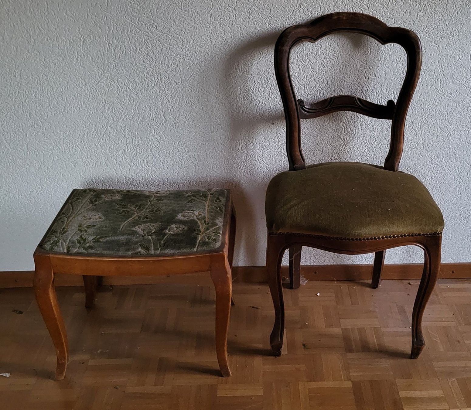 Stühle: Chaise et son repose-pieds – Gebraucht aus Muraz (Collombey) von foo_9dyl