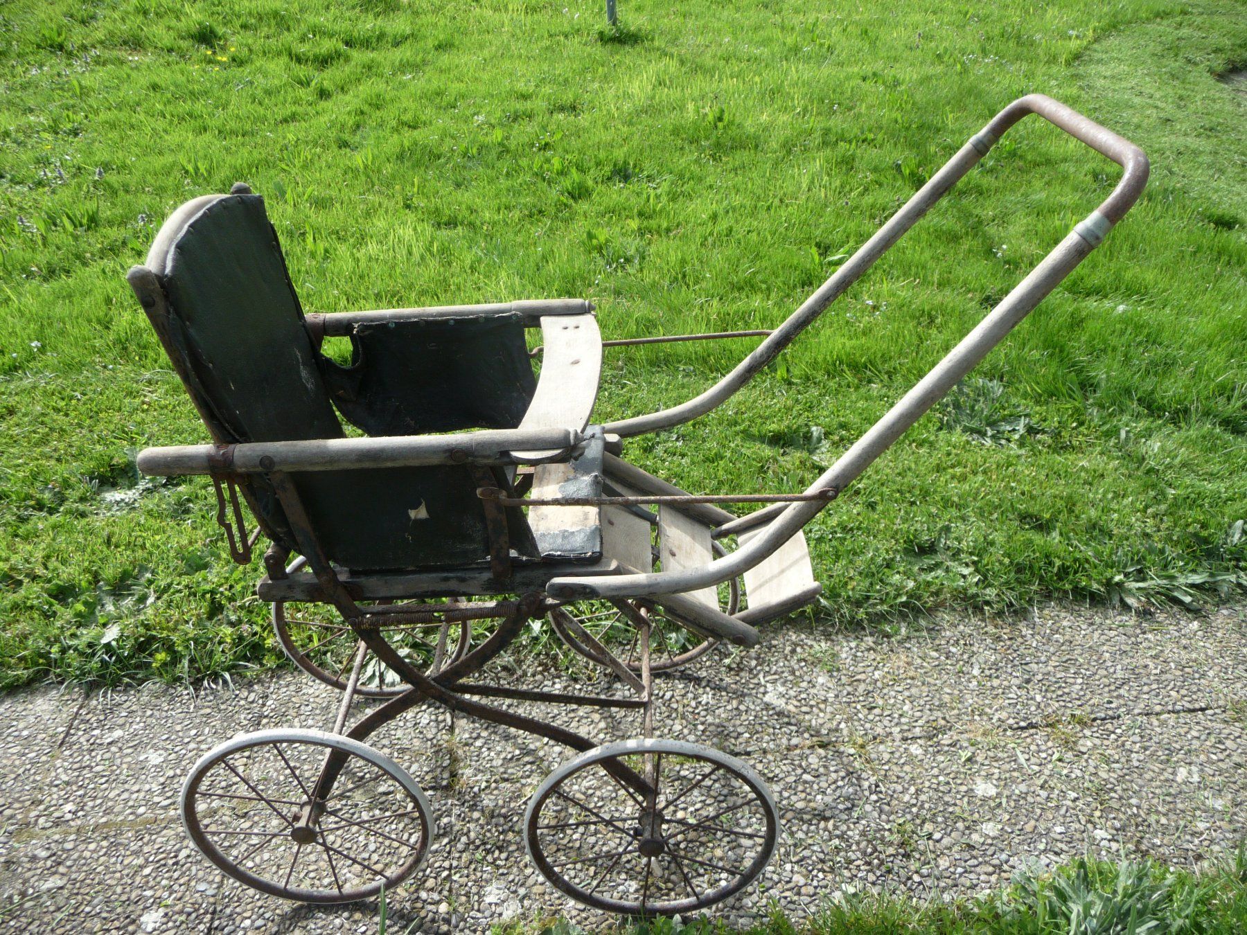 Carrozzine: Antiker Kinderwagen – Usato da Madiswil venduto da broenimann01