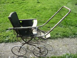 Antiker Kinderwagen