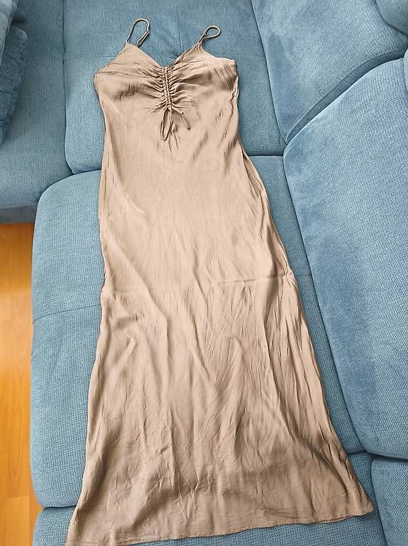 Vestiti: Zara Satin Kleid Grösse M – Usato da Kaisten venduto da lys_zzy8 2
