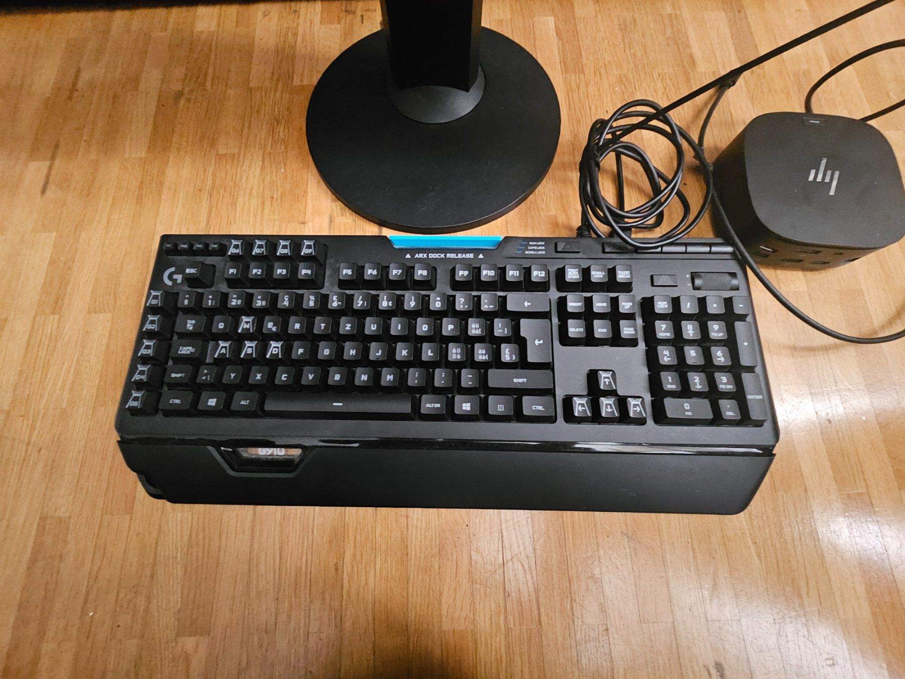 Monitor: Monitor und tastatur von logitech – Usato da Baar venduto da tuga1970 1