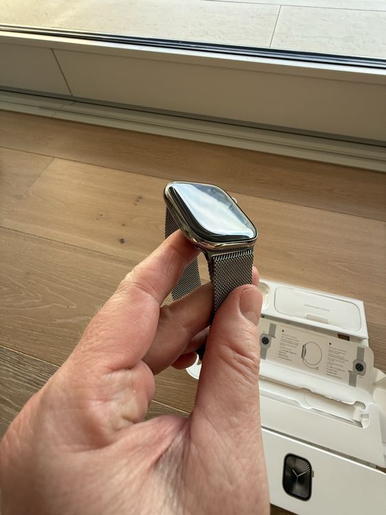 Apple Watch Series 10 46mm Natural Titanium Milanese M/L