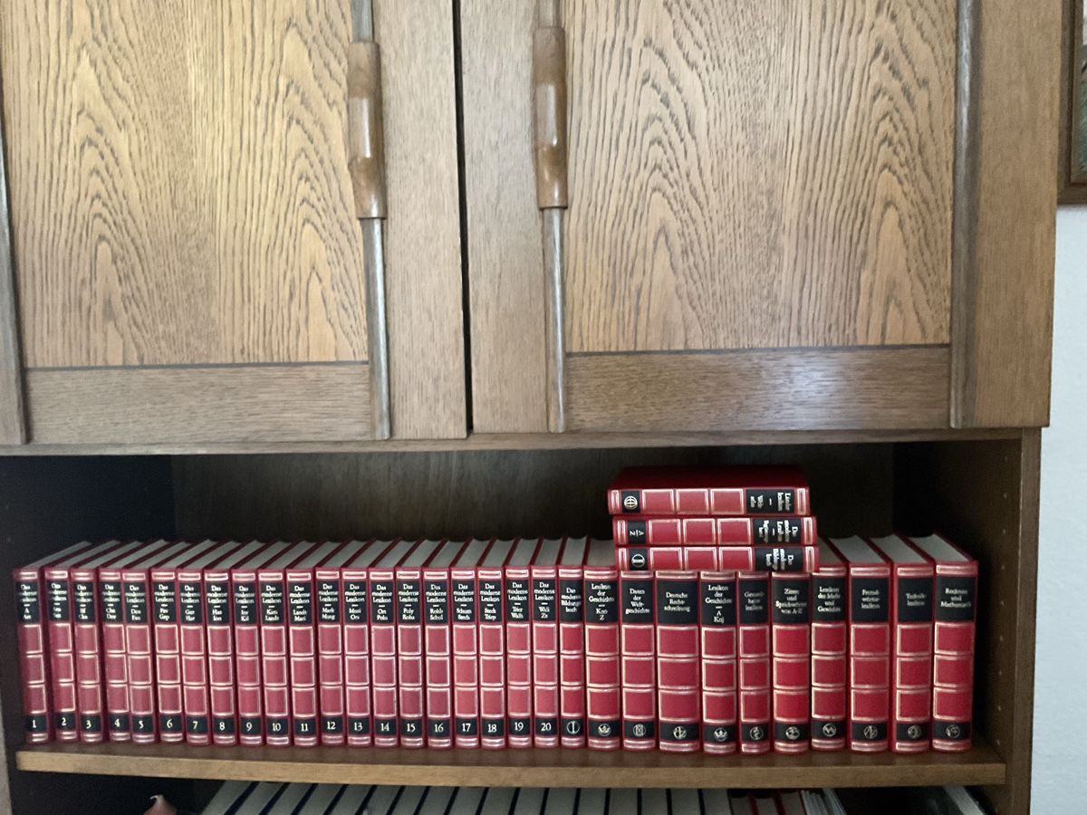 Bücher: 34 Bänder modernes Lexikon / Enziclopedia – Gebraucht aus Rombach von roggos