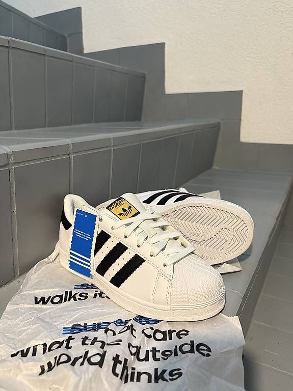 Adidas Damenschuhe: Adidas Superstar Gr 38 NEU – Neu und originalverpackt aus Steffisburg von muffin1990