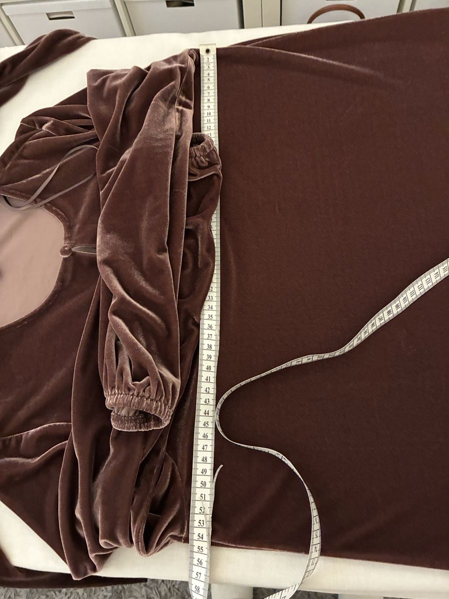 Manor Kleider: Samtkleid, Grösse M, bordeauxrot, festlich, ungetragen – Neu und originalverpackt aus Bäretswil von Viechel 4