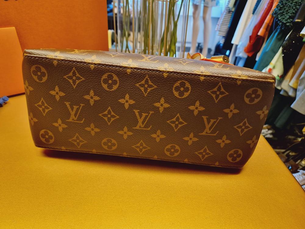 Sold at Auction: Damentasche Louis Vuitton, Paris