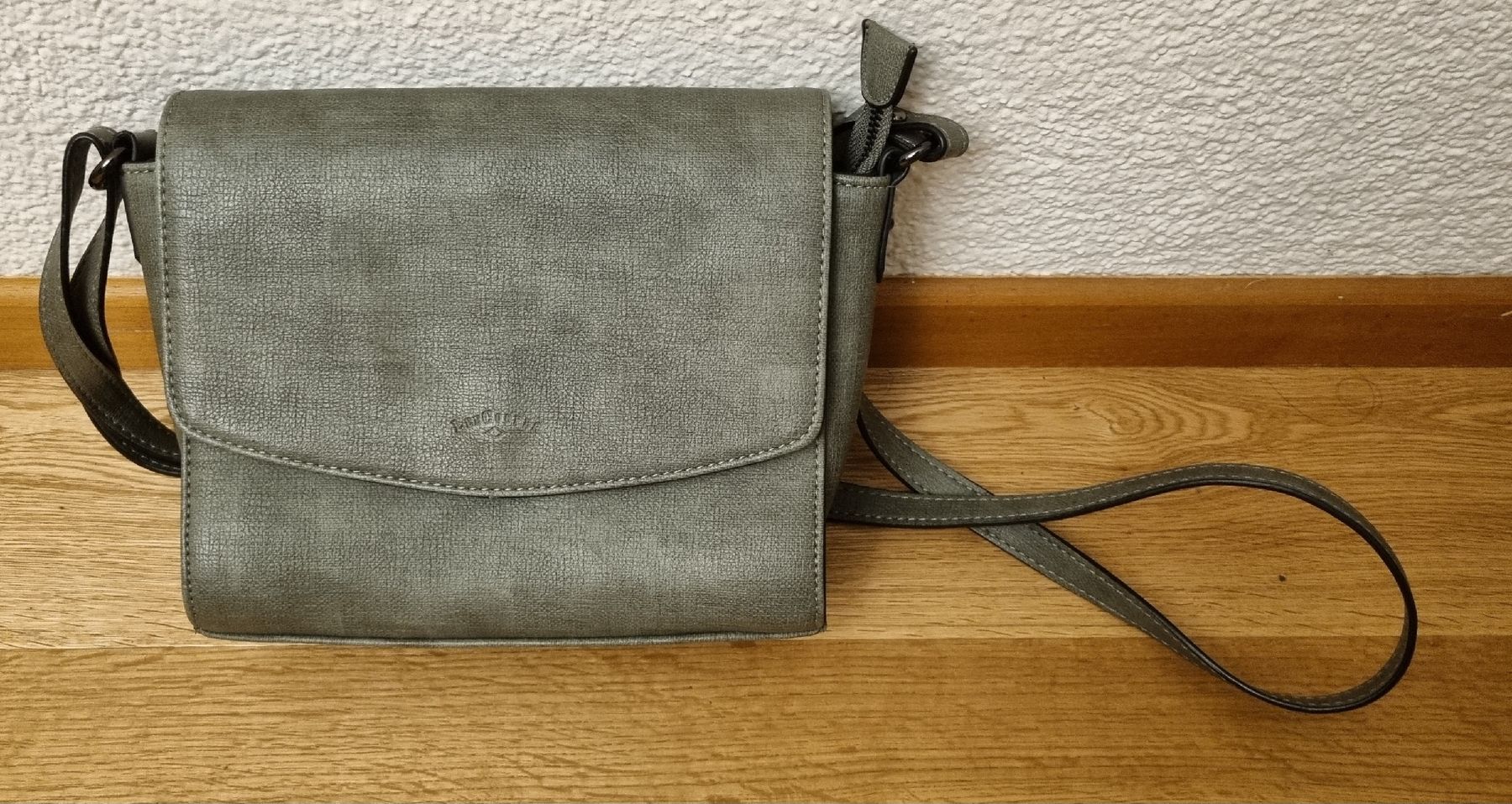Borse da donna: Lee Cooper crossbody bag – Usato da Wabern venduto da ravi3084