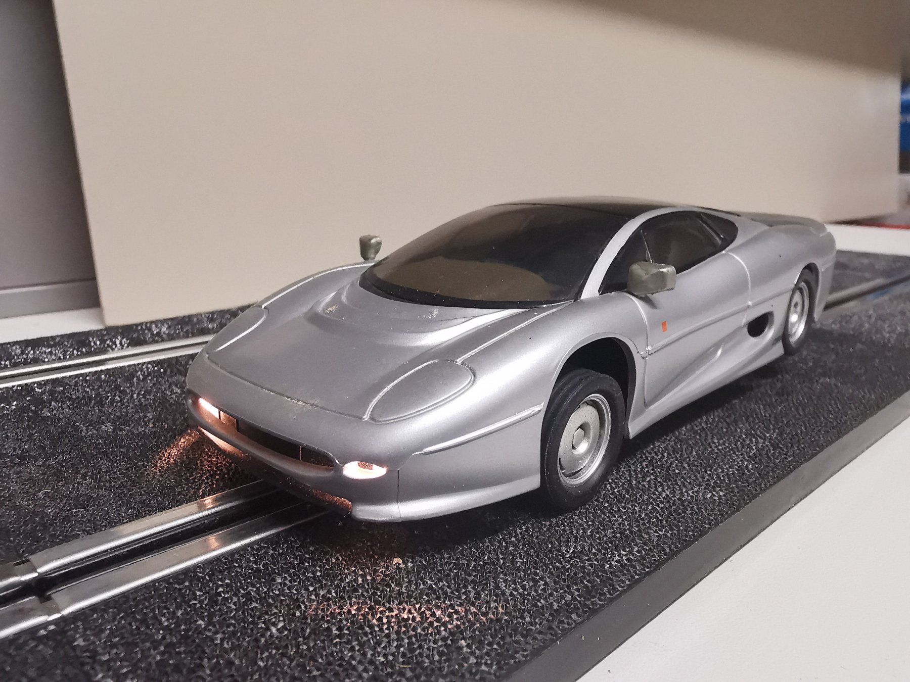 Piste: Scalextric Jaguar XJ220  1/32 – Usato da Winterthur venduto da Lonpos1