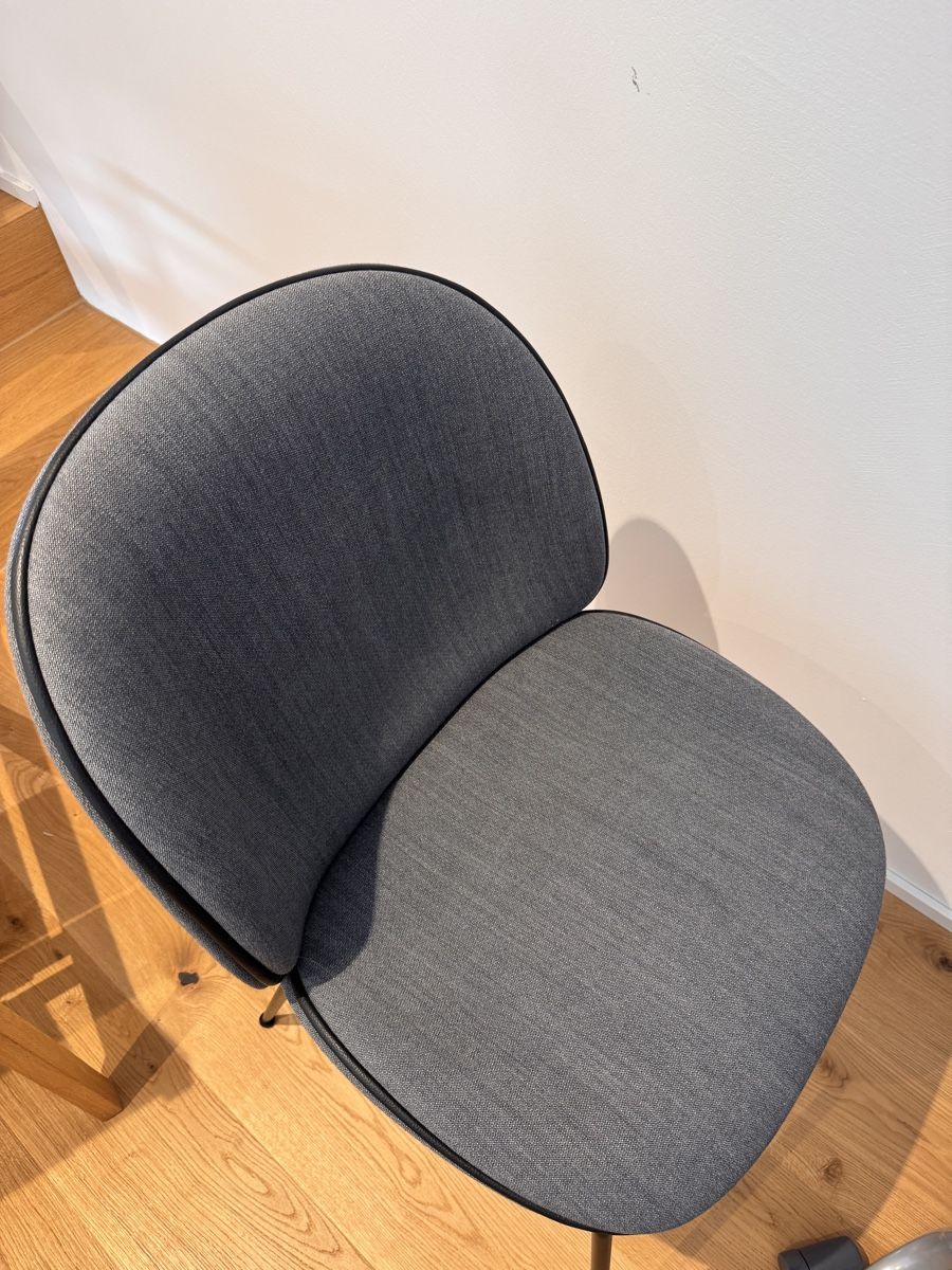 Gubi Stühle: Gubi Beetle Chair Upholstered  – Gebraucht aus Dielsdorf von Ladse1 2