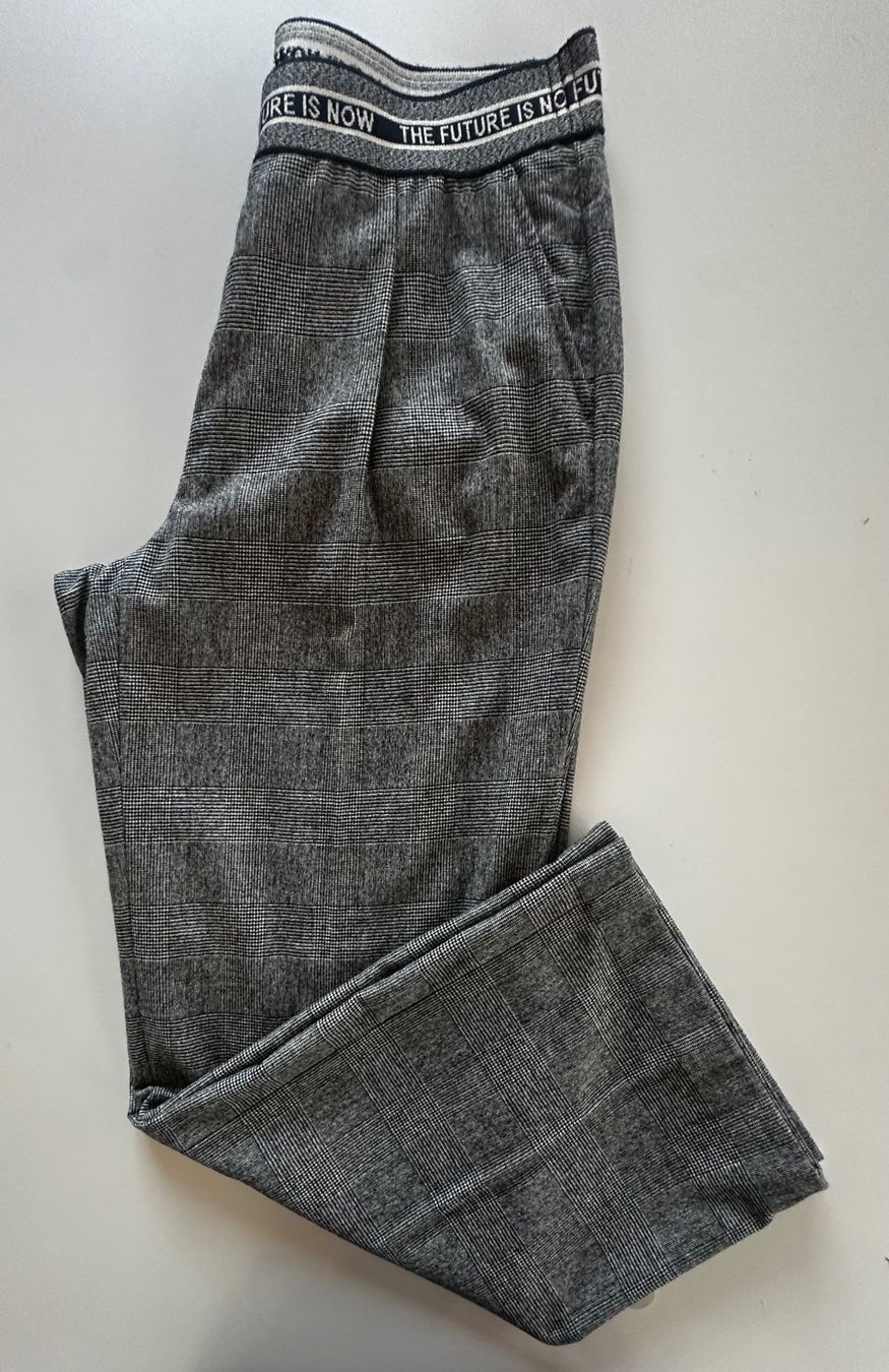 Cambio Pantaloni: Cambio Hose Damen 40 – Usato da Liestal venduto da Ballybs