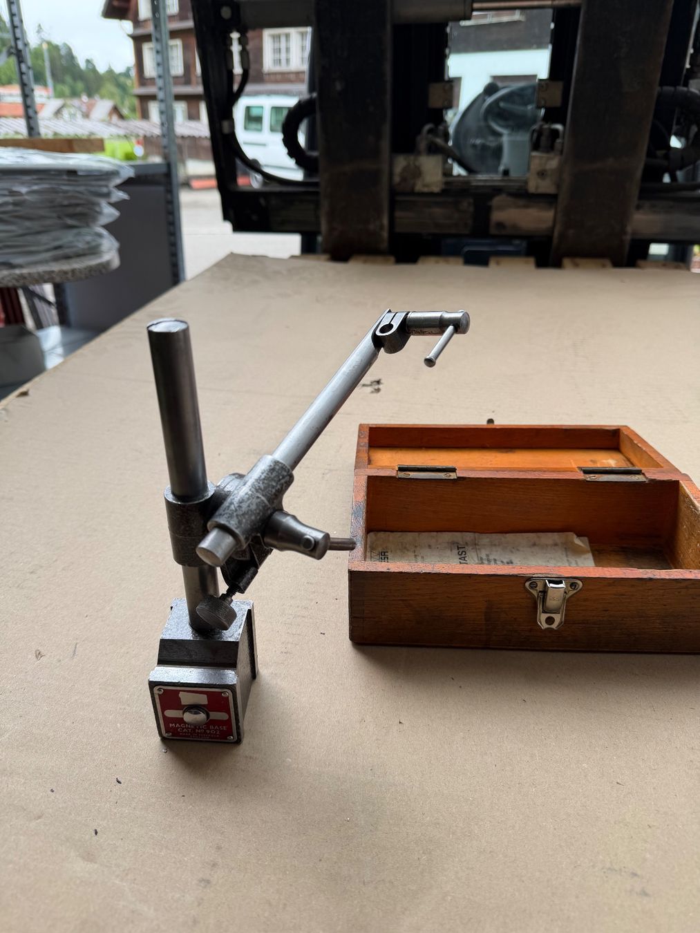 Misurare: Magnetfuss Messstativ mit Holzkasten, Marke Eclipse – Usato da Necker venduto da liq24