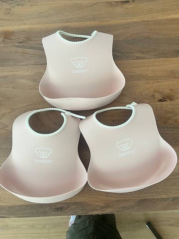 Baby-Mahlzeiten: 3 Baby Björn Lätzchen Soft Bibs – Gebraucht aus Unterägeri von mar_6gzc