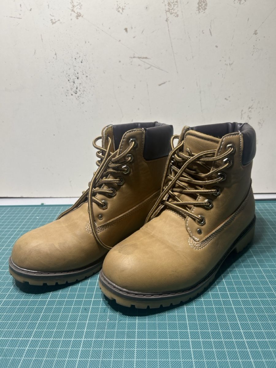 Herrenschuhe: Ein netter kleiner Stiefel nr. 37 – Gebraucht aus Gorduno von dm0320