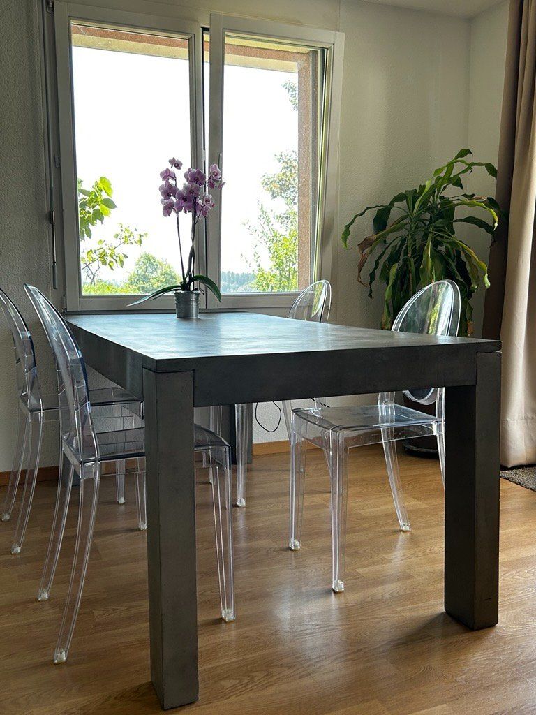 Tavoli: Betontisch – modern, robust & stilvoll – Usato da Hausen am Albis venduto da anjaly01 2