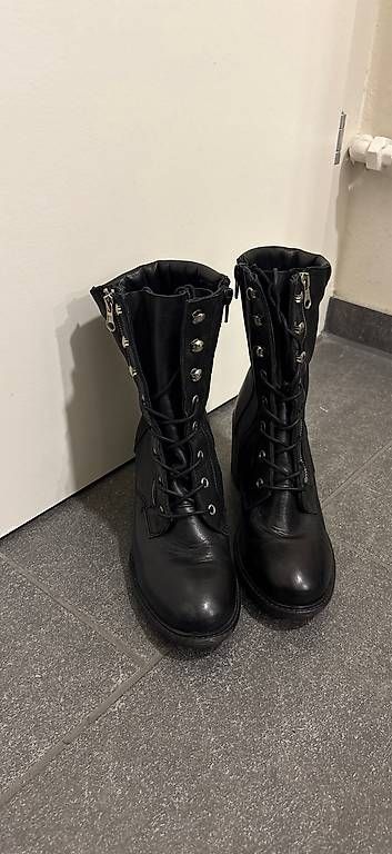 Chaussures femmes: Leder-Boots schwarz Gr. 39 – D'occasion à Dübendorf par Cosmea16