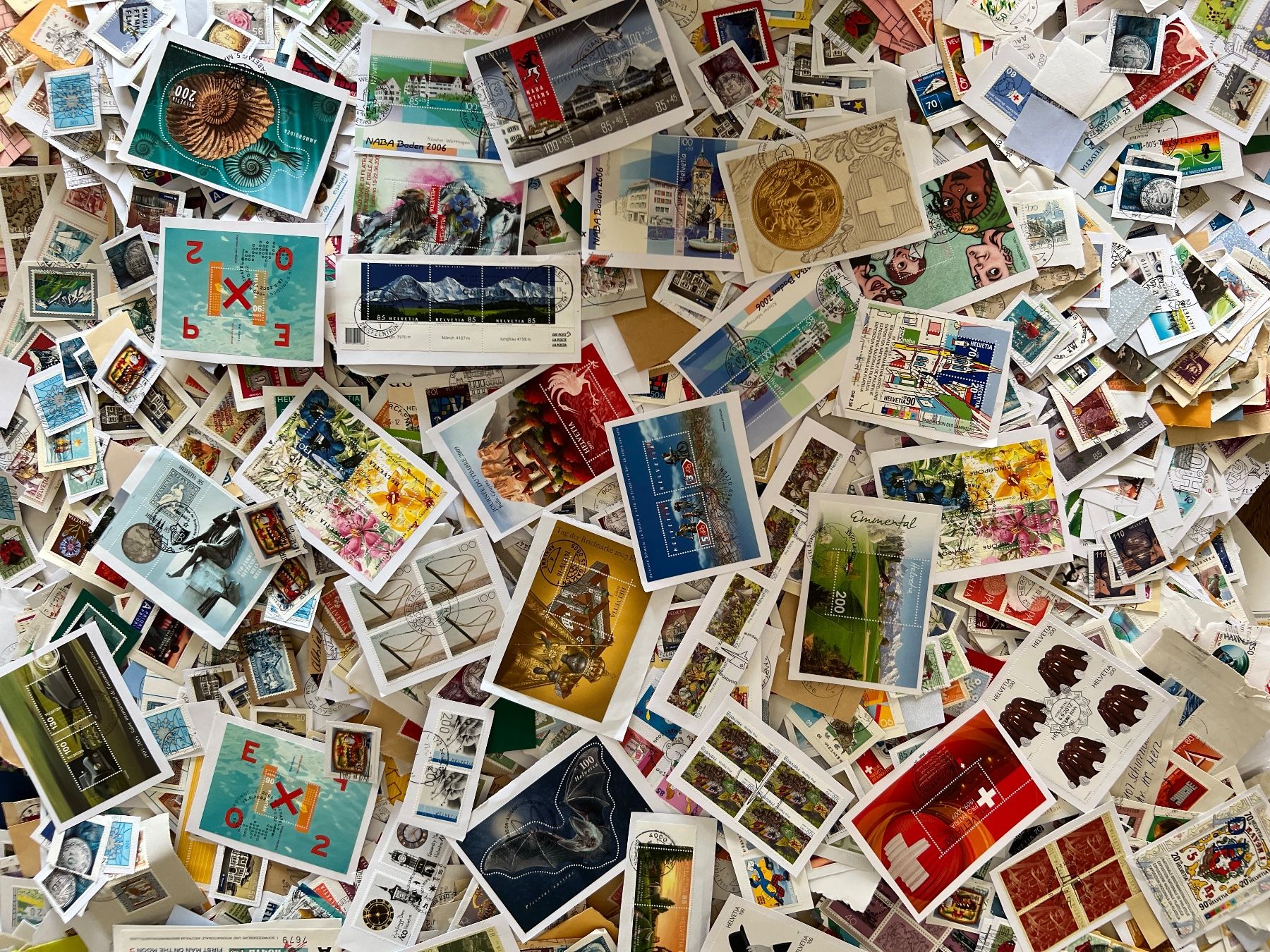 Tutti i francobolli: 4,2kg inkl. Schachtel Schweizer Briefmarkenabschnitte – Usato da Braunau venduto da Desil2511 5