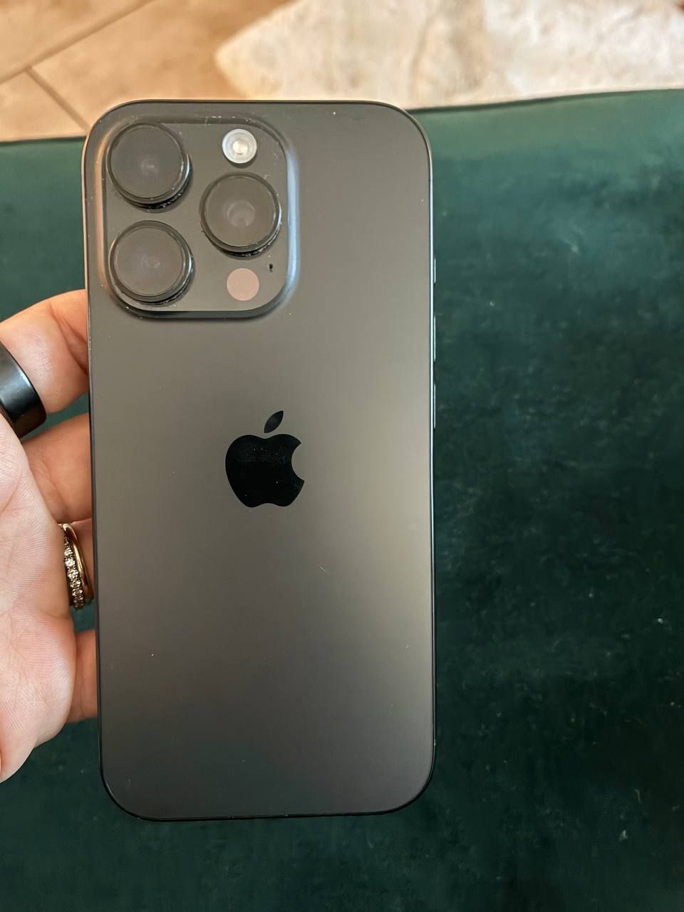 Apple Telefoni cellulari / Smartphones: iPhone 16 pro / 256 GB / Black Titanium – Usato da Zürich venduto da tal_9vpj 2