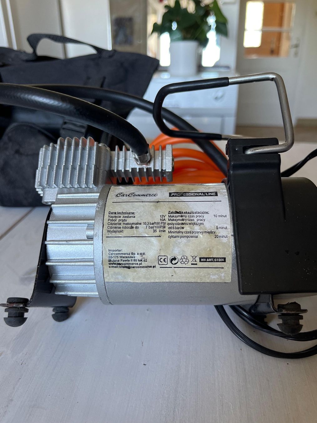 Kompressoren: Auto Kompressor 12V mit Schlauch und Tasche gebraucht – Gebraucht aus Tafers von JP911 1