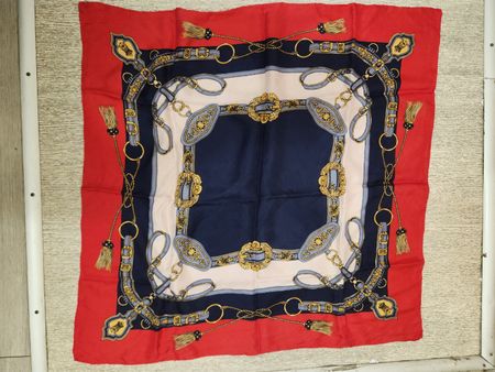Foulard  soie carré imprimé motifs équestres