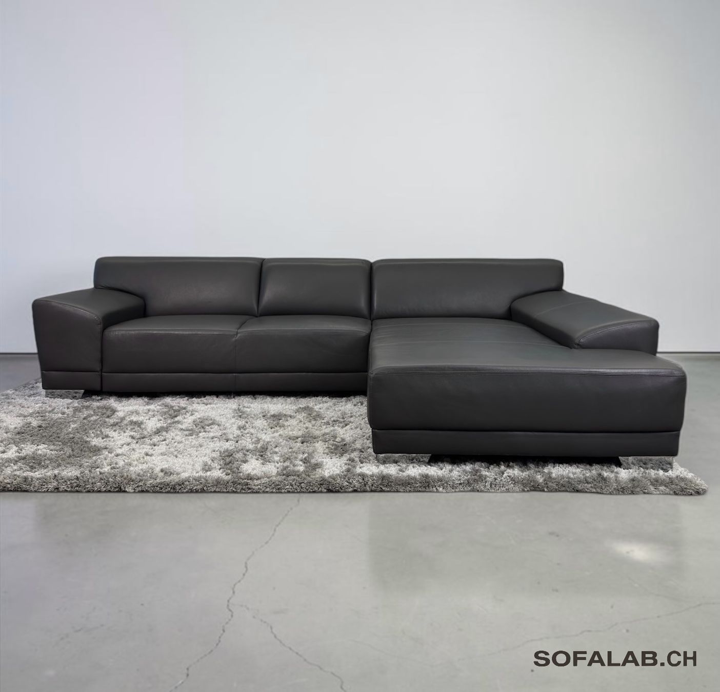 Divani: Ecksofa aus Büffelleder, Anchor Grey, mit Bettfunktion – Usato da Bachenbülach venduto da Sofalab.swiss