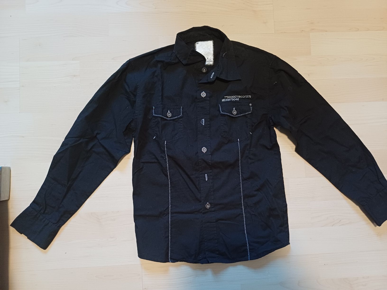 Camicie, T-shirt & Polo: 146 Schwarzes Hemd, Top Zustand – Usato da Walenstadt venduto da emynmuil1