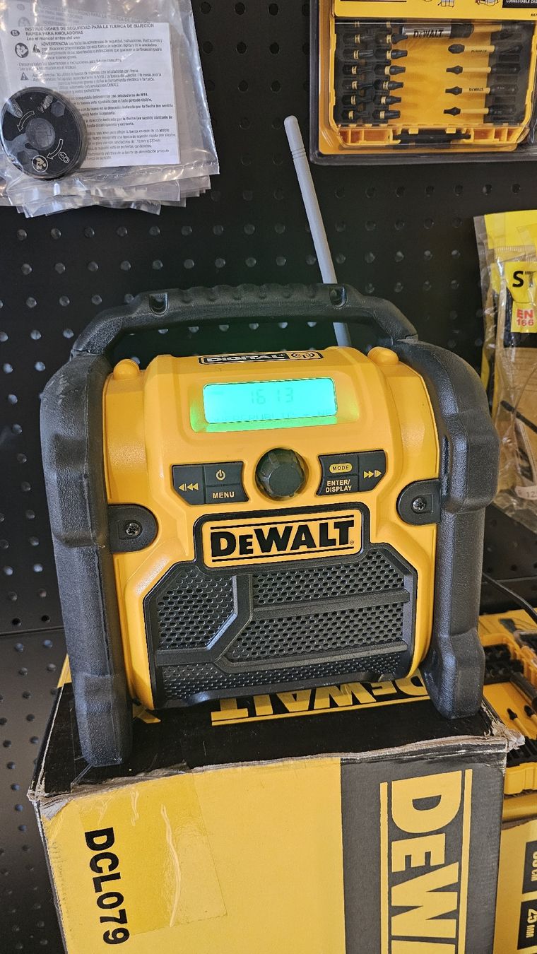 Radio: DeWalt Baustellenradio DAB+ gebraucht – Usato da Jegenstorf venduto da Bracher_Shop 1