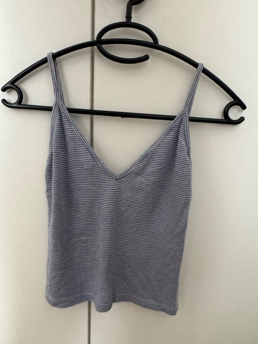 Brandy Melville Top: Top Brandy Melville – Usato da Meyrin venduto da mai_pl7s