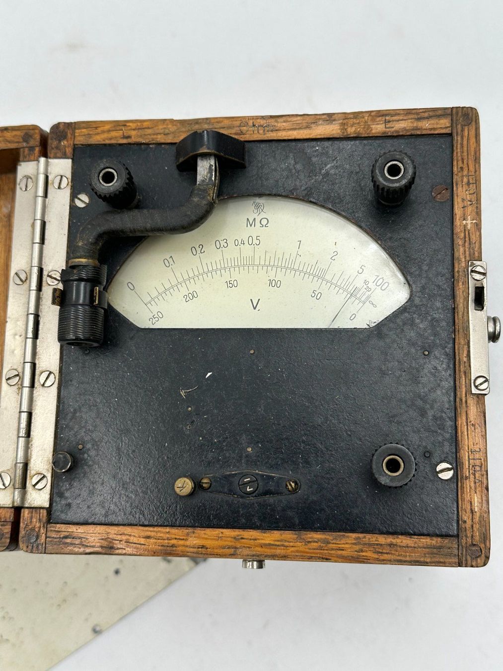 Messen: Vintage Voltmeter / Megaohm Meter Messgerät – Gebraucht aus Luzern von Lager6640 9