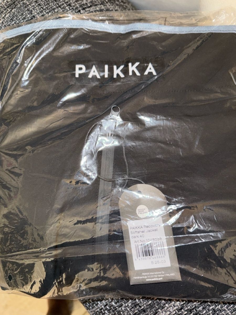 Abbigliamento: Paikka Softshell Mantel 40cm – Nuovo e nell'imballaggio originale da Rüti ZH venduto da jocma