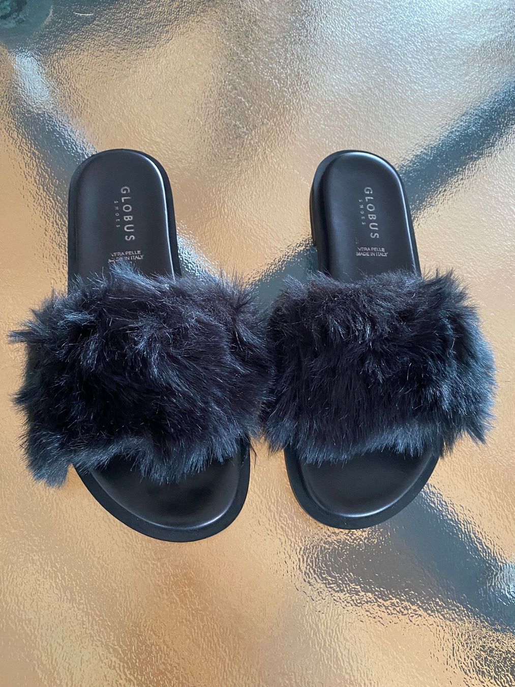 Globus Scarpe da donna: Pantoletten mit Kunstfell – Usato da Schöftland venduto da Guccigirl