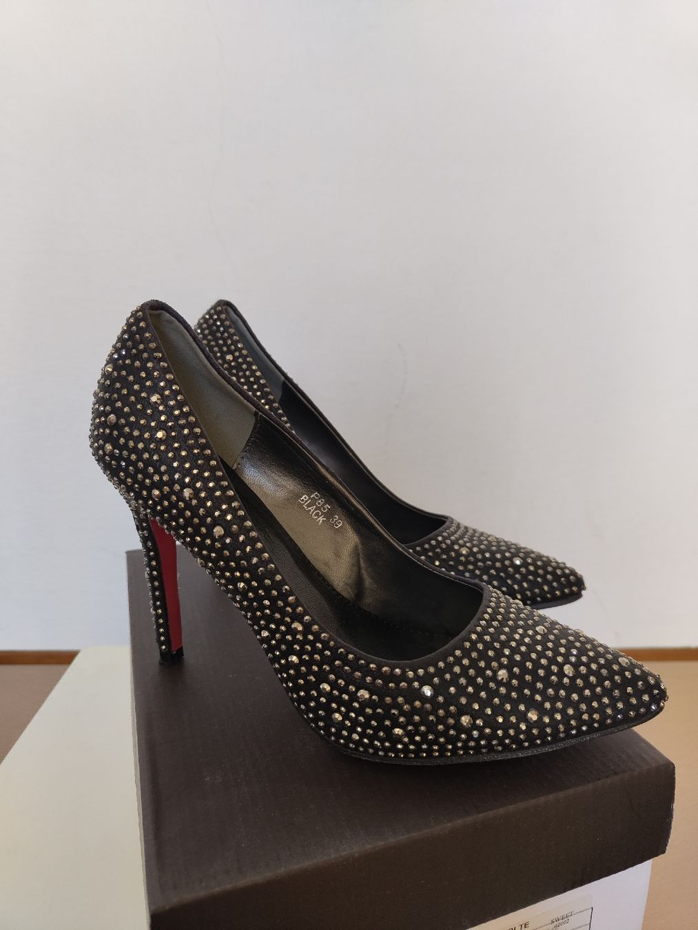 Scarpe da donna: Décolleté nere con strass, n.39 – Usato da Lugano venduto da mar_5j2q
