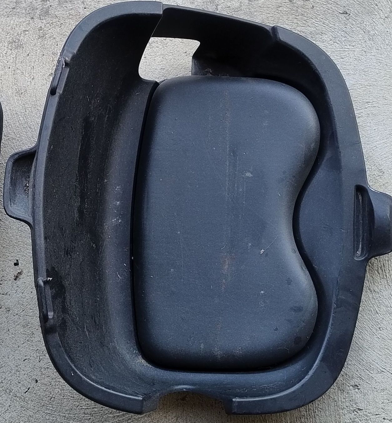 Renault Tutti pezzi di ricambio auto: Siège arrière Renault Twizy – Usato da Les Charbonnières venduto da alphatec88