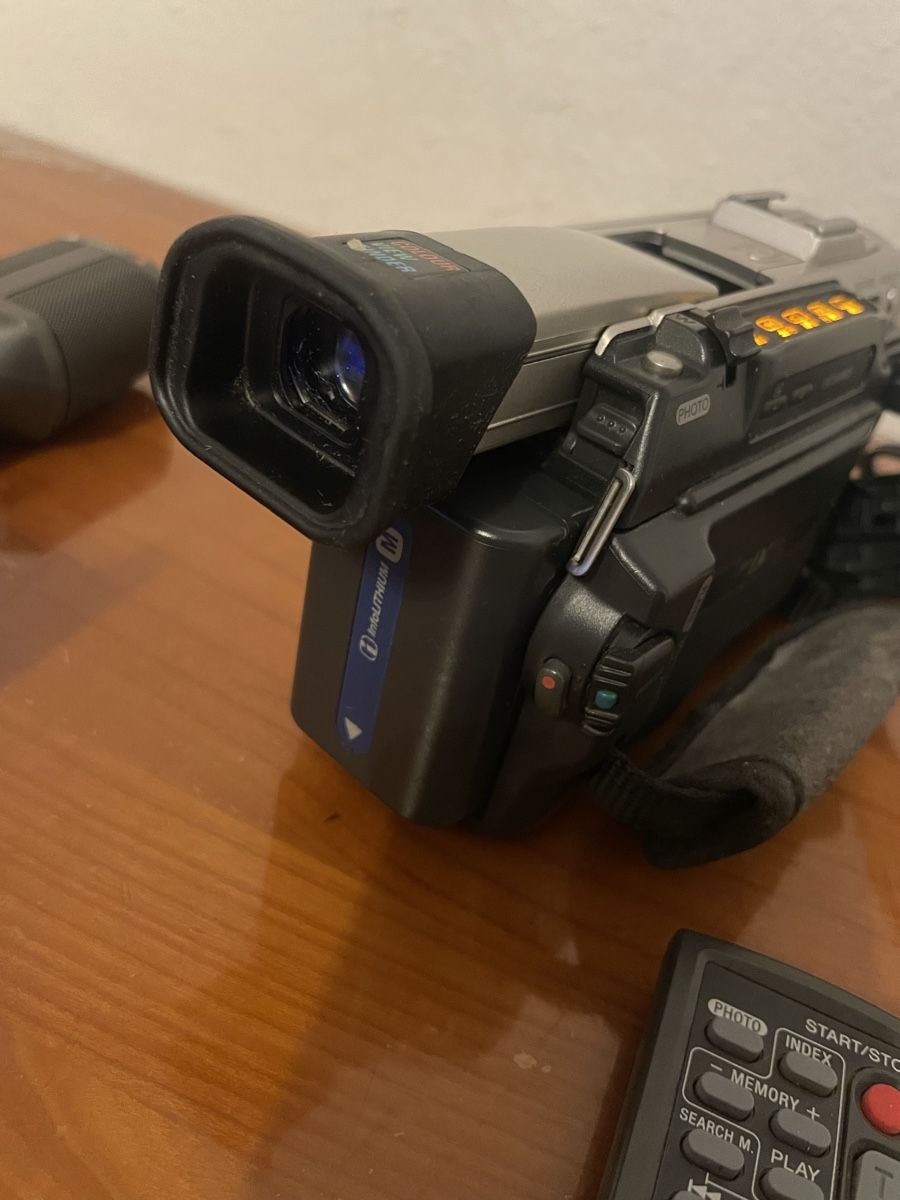 Sony Videocamere: Sony DCR-TRV8E Mini DV Kamera – Usato da Zürich venduto da semi16 7