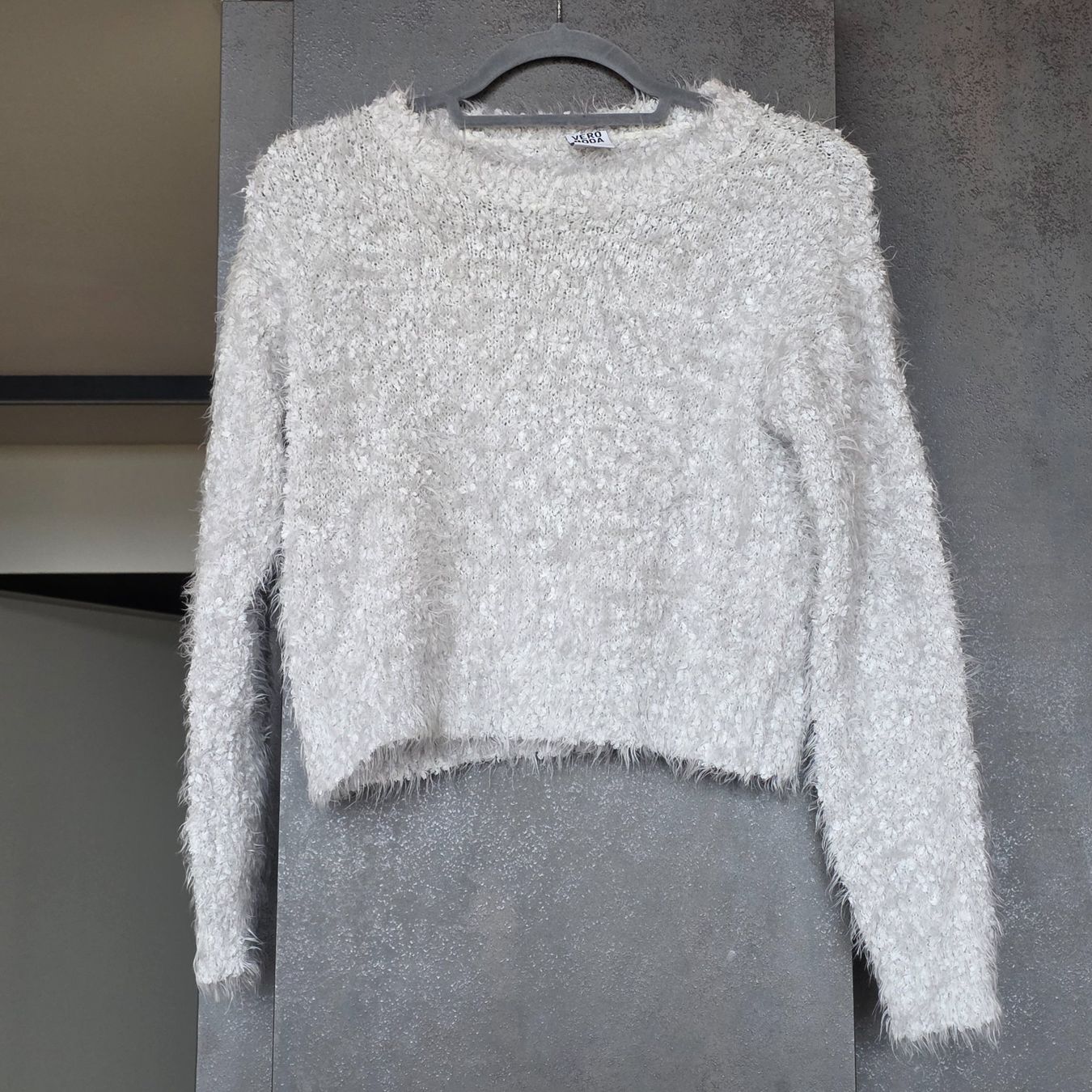 Pullover & Sweatshirts: 🐸 VERO MODA FLAUSCHIGER CROP PULLOVER WEISS M – Gebraucht aus Môtier (Vully) von Frogs