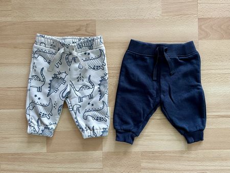 Pantalon pour bébé x2 jamais porté 62 cm 0-3 mois 
