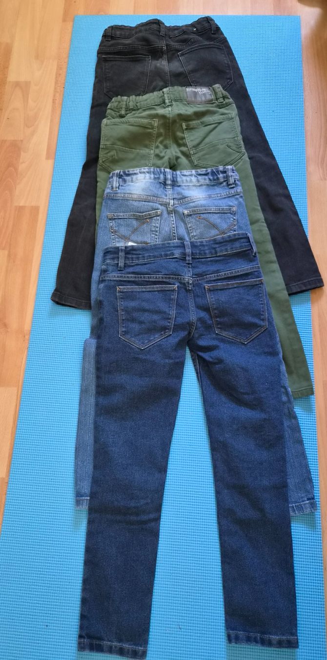 Ensembles coordonnés: Hosenpaket Jungs 134 – D'occasion à Therwil par tob_mz5j 2
