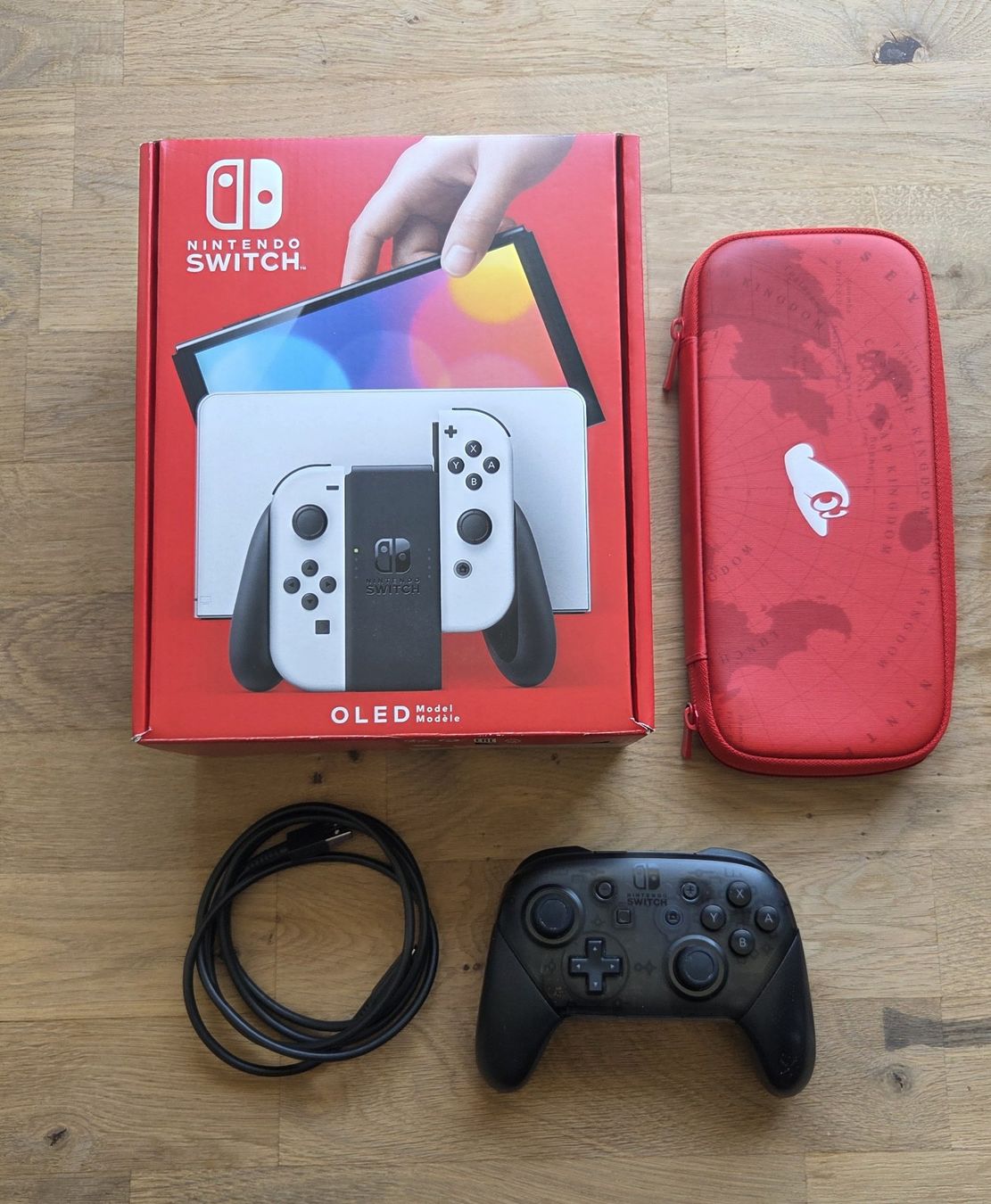 Nintendo Consoles: Nintendo Switch OLED mit Pro Controller & Hülle – D'occasion à Burgdorf par Min17 4