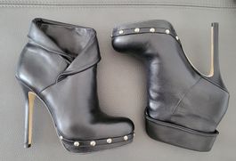 Bottines à plateforme en cuir.