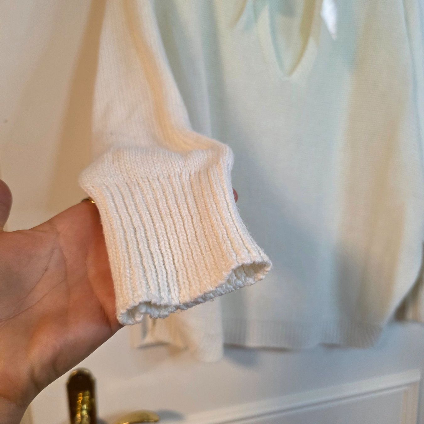Pulls & Sweat-shirts: Fledermaus Pullover Creme M/L Schleife Rücken Oversize – D'occasion à Wald ZH par CapLux 5