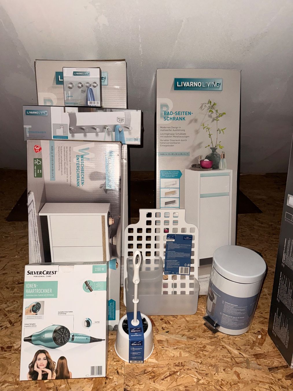 Mobili per bagno: Komplettes Badezimmer-Set neu in OVP – Nuovo e nell'imballaggio originale da Allschwil venduto da GrenzWert