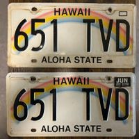 🇺🇸 2x Paar U.S. Autoschild, Hawaii 651 TVD - ORIGINAL
