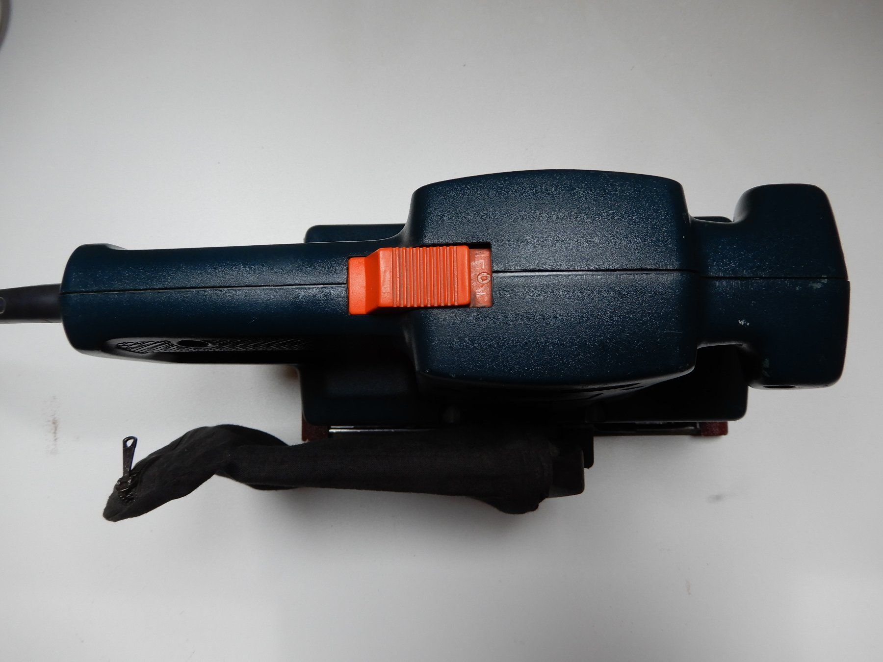 Schleifen & Polieren: Schwingschleifer - Black & Decker KA273 – Gebraucht aus Hochfelden von  4