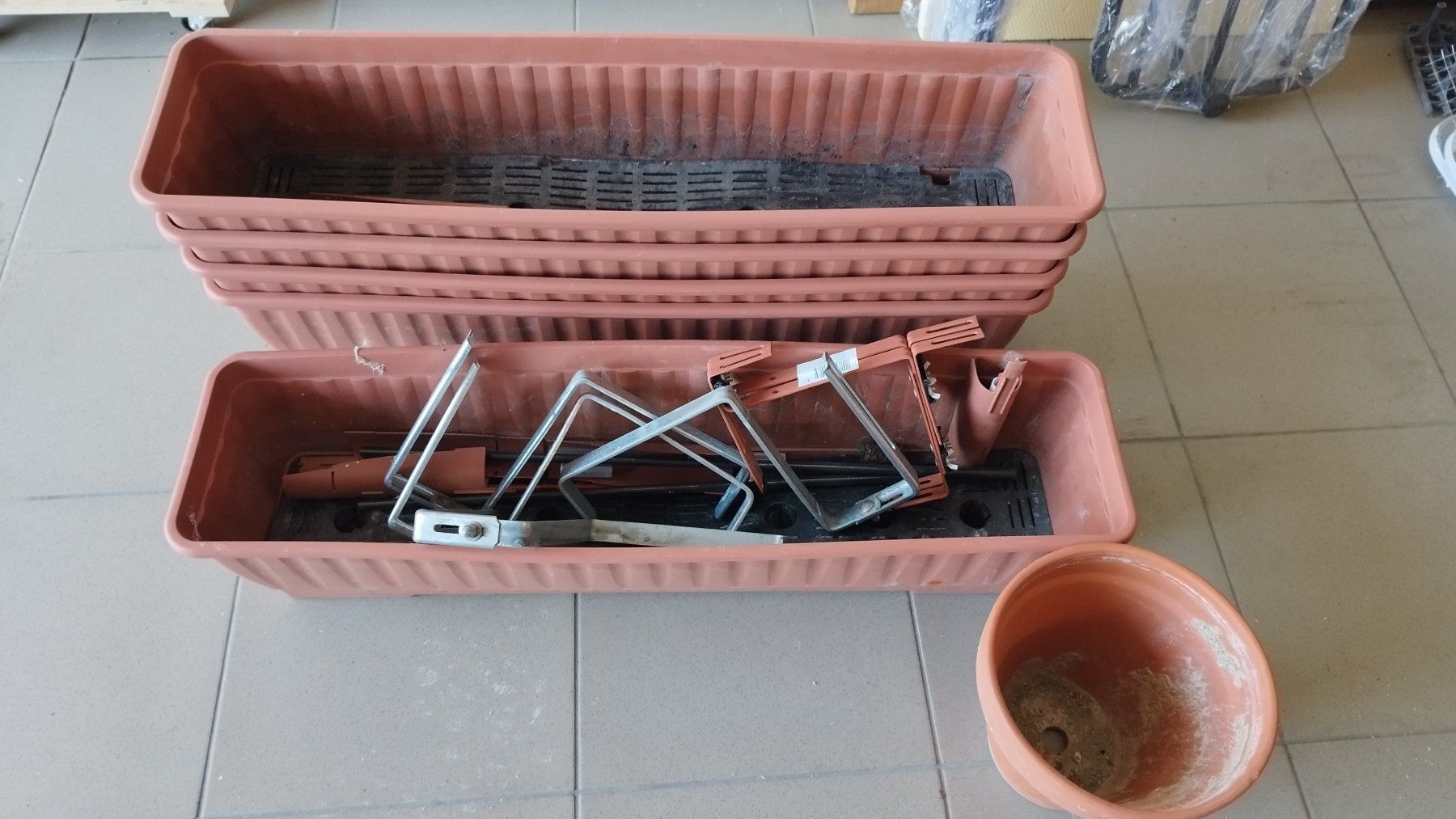 Vasi per fiori: 5+1 x Blumentöpfe und Halterungen – Usato da Dettighofen venduto da Cthulhu22 3