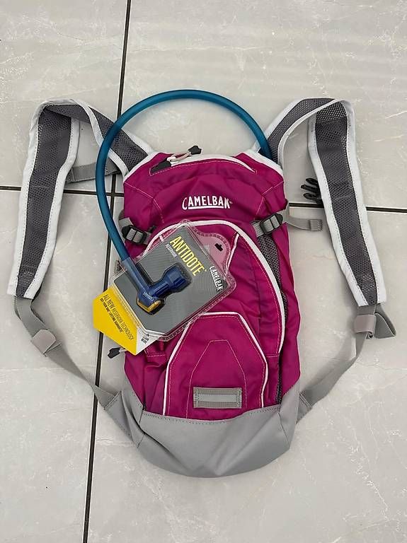 Zaini: CAMELBACK Rucksack Mini M.U.L.E. - pink 1,5L (neu) – Usato da Walchwil venduto da Nippon