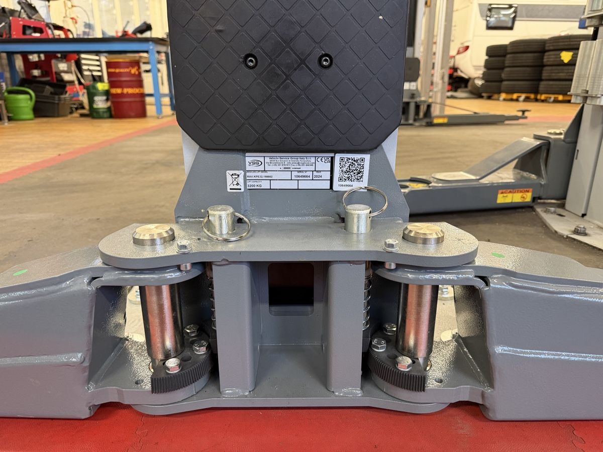 Rotary Hebebühne & Wagenheber: Ravaglioli Nagelneu 3200Kg Hebebühne – Neu (gemäss Beschreibung) aus Heiden von Rosenberg-Garage9410 4
