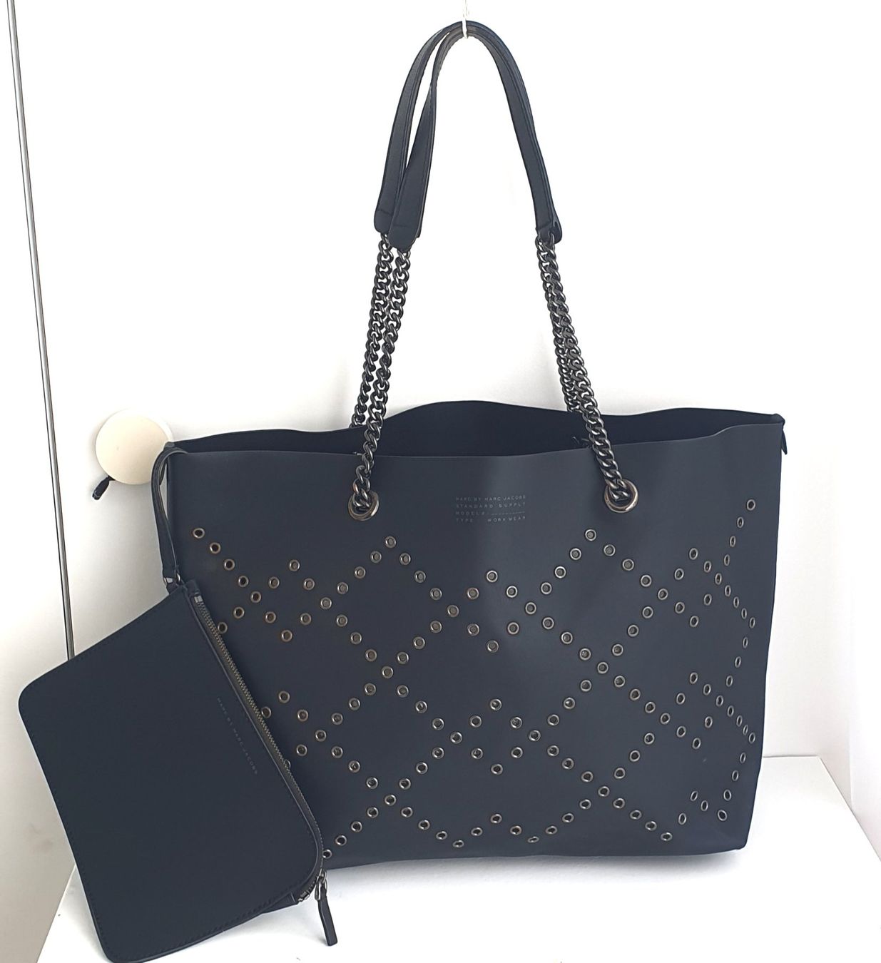 Marc Jacobs Taschen für Damen: Marc Jacobs Henkel/Schulterrtasche Leder Schwarz – Gebraucht aus Niederteufen von Mira_72