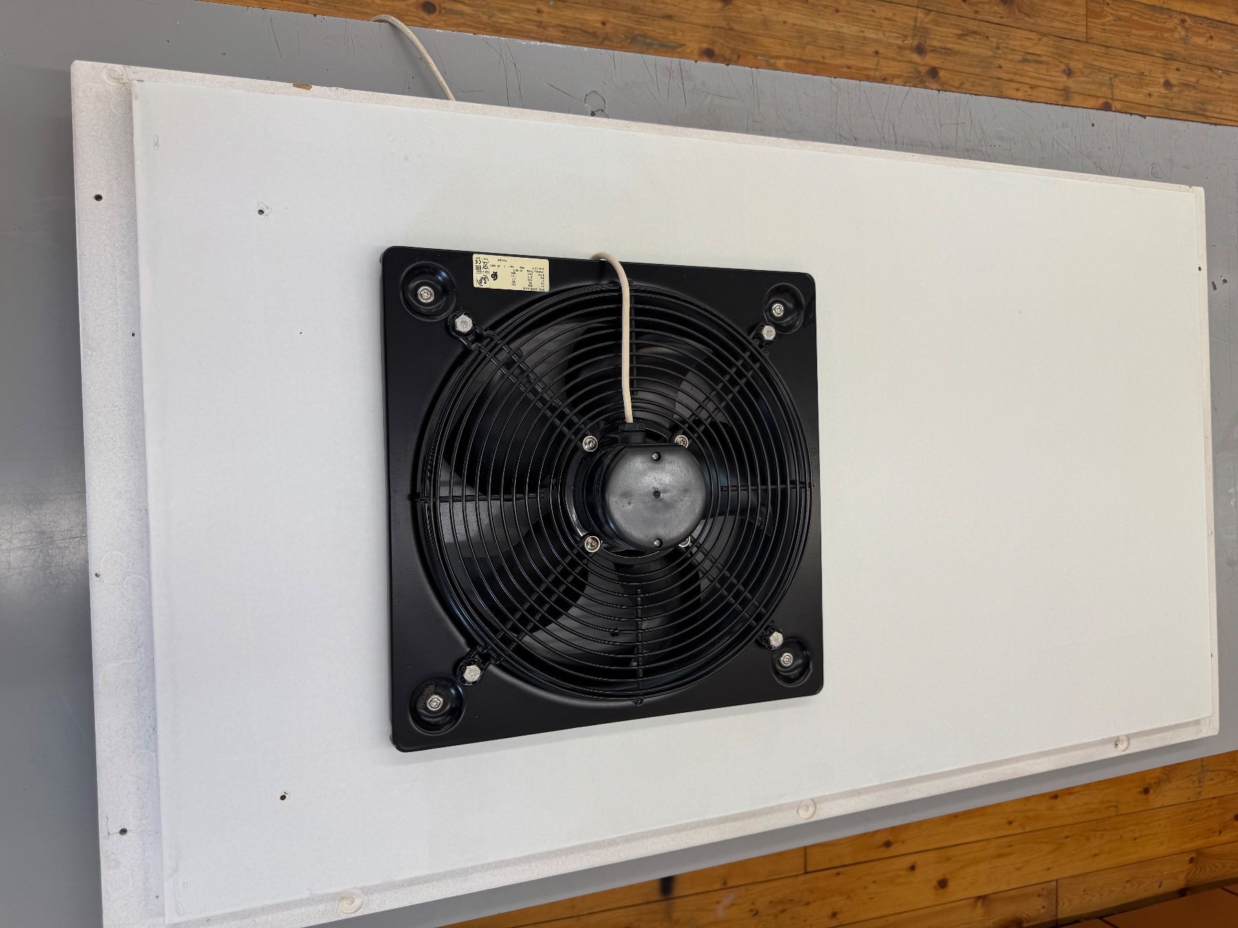 Ventilatori: Lüfter Wandelement mit Ventilator 230V gebraucht – Usato da Bülach venduto da .Reissverschluss.