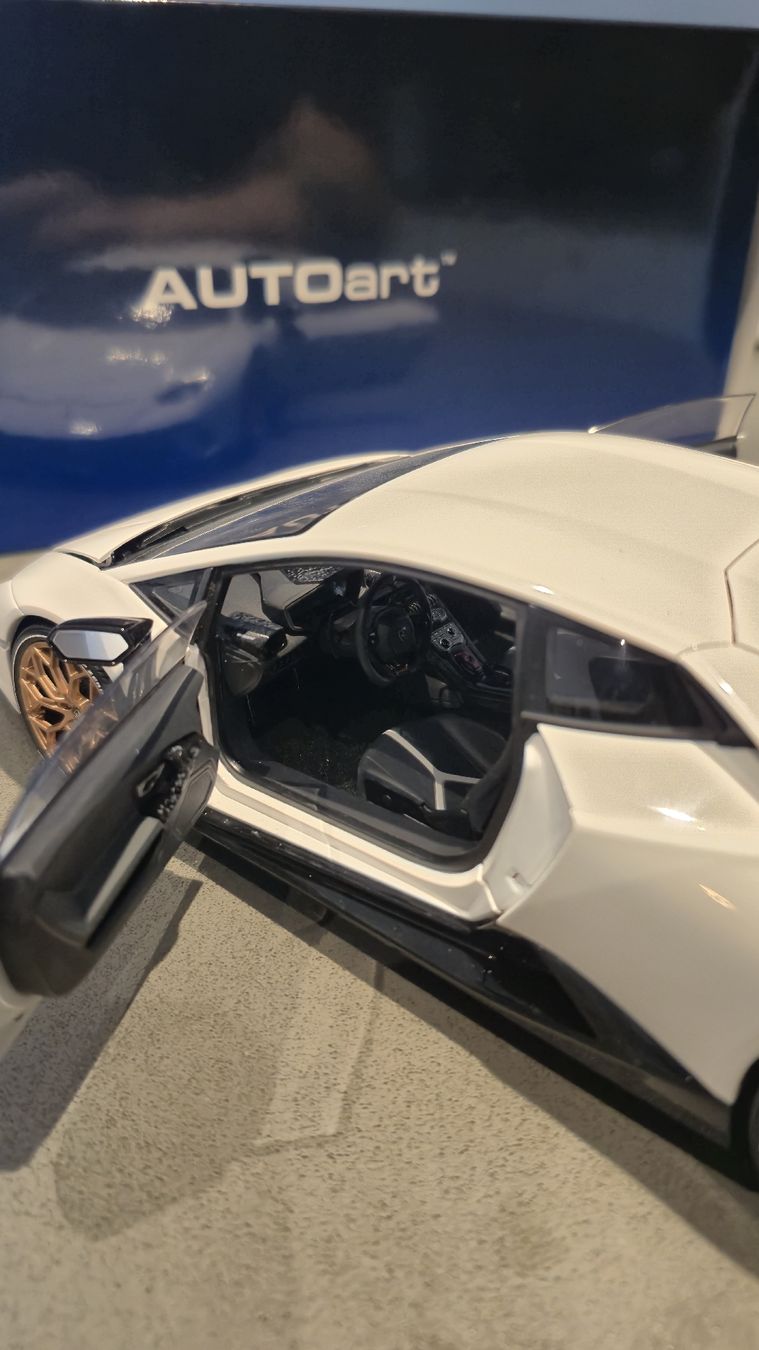 Autoart Voitures modèles: Lamborghini Huracan Performante AutoArt 1:18 – Neuf avec emballage d'origine à Riaz par SL-Modelcars 2