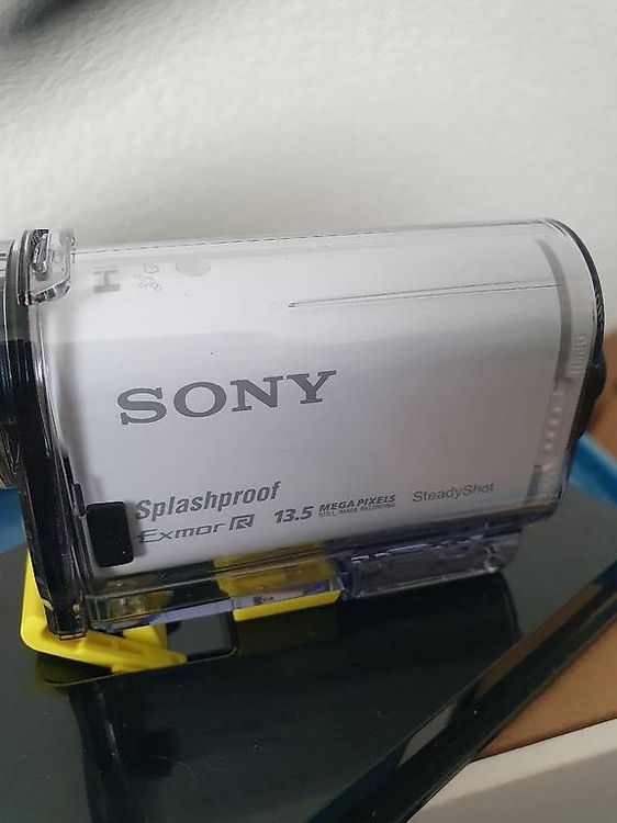 Camcorder: Sony HDR-AS100V mit Remote Control RM-LVR2 (Versand 9F) – Gebraucht aus Dübendorf von rappoport 1
