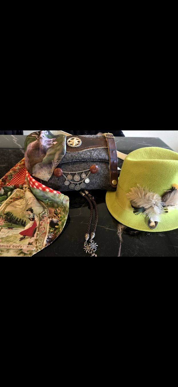 Copricapi, berretti & cappellini: Accessoires Oktoberfest Wiesn – Usato da Zollikon venduto da C.fromParis